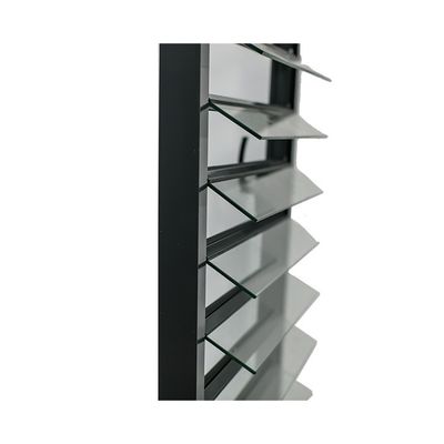 1.4mm πάχος προφίλ Σπιτικά κτίρια Προσαρμοσμένο χρώμα Αλουμίνιο γυαλί Λουβέρες