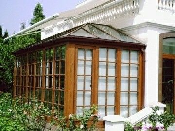 Τρίγωνο Σχηματισμός οροφής Προσαρμοσμένο μέγεθος Αλουμίνιο γυαλί δωματίου Συσκευές ηλιοθεραπείας στο χαμηλότερο