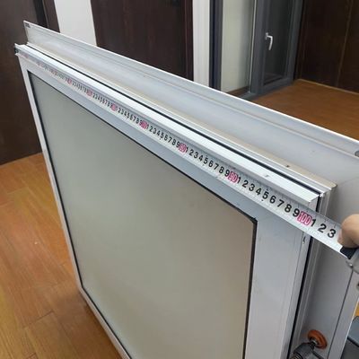 Γυάλινο παράθυρο γωνίας χρώματος ξύλου από αλουμίνιο με λειτουργία αδιάβροχο και σχεδιασμό γυαλιού